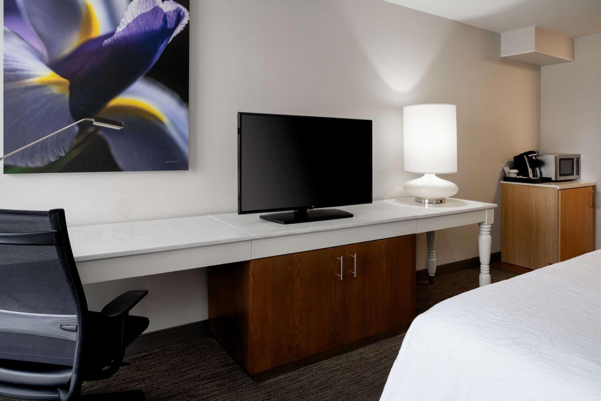 Hilton Garden Inn Фолсом Экстерьер фото