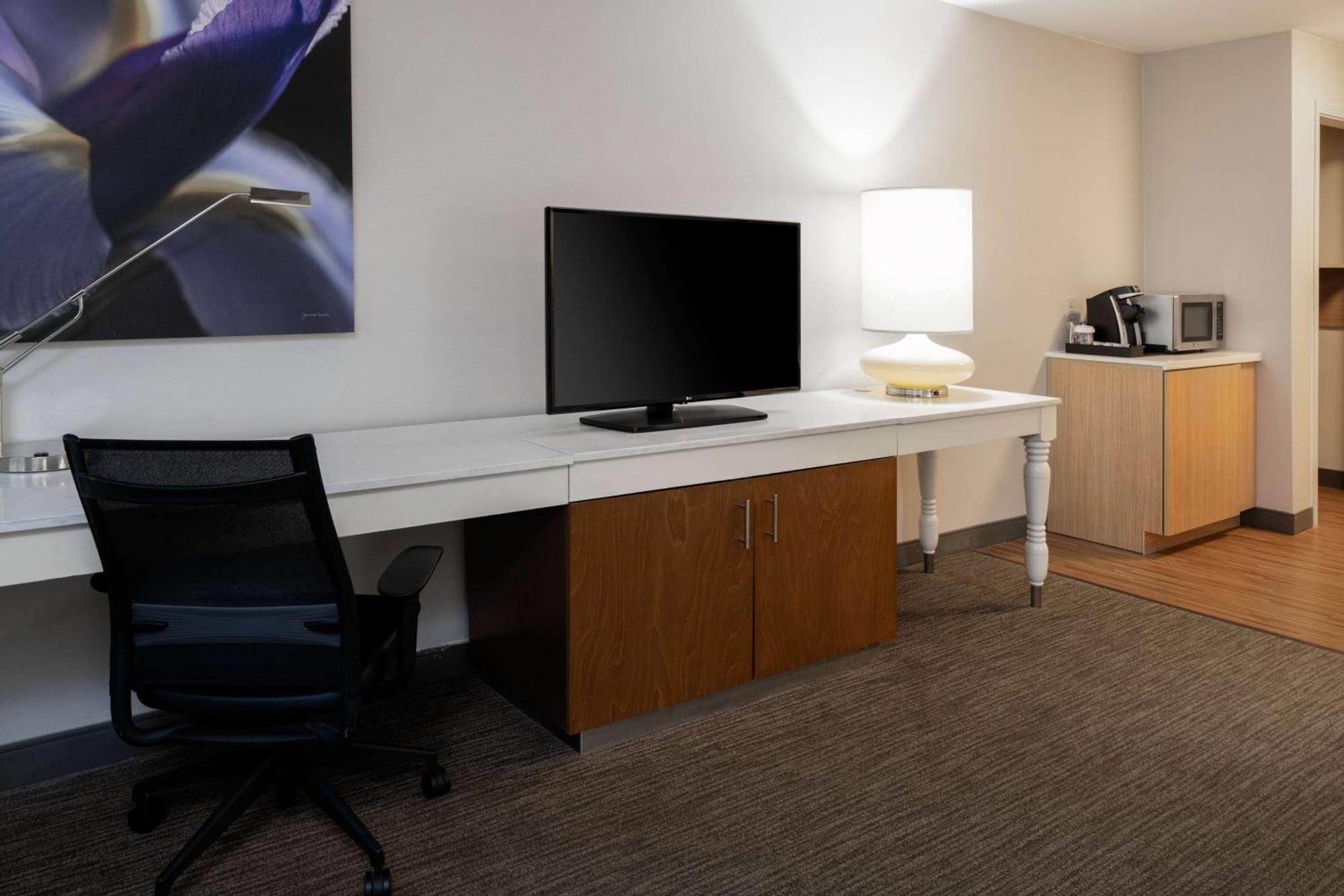 Hilton Garden Inn Фолсом Экстерьер фото