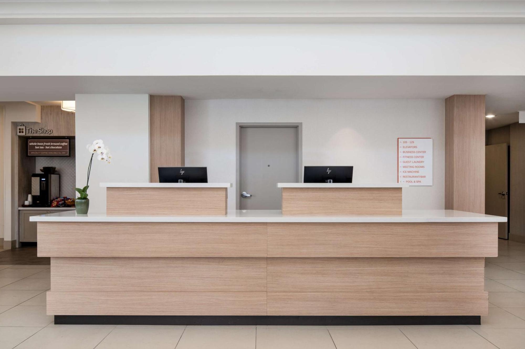 Hilton Garden Inn Фолсом Экстерьер фото